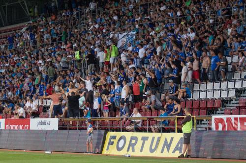 Sektor S opět nebyl plný, ale splu s okolními tribunami vytvořil slušnou atmosféru